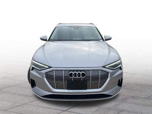 Used 2022 Audi e-tron Premium Plus w/ Premium Plus Package image 2