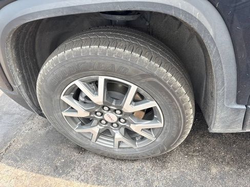 Used 2022 GMC Acadia SLE w/ Driver Convenience Package FWD image 11