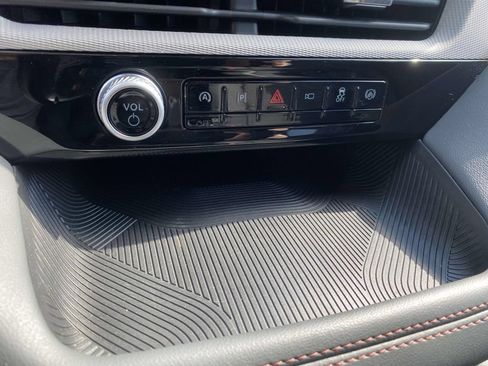 Used 2026 Ford Explorer Active AWD/4WD image 27