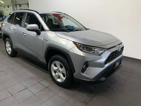 Used 2021 Toyota RAV4 XLE image 2