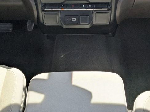 Used 2020 Chevrolet Silverado 1500 LT RWD image 16