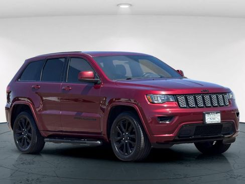 Used 2019 Jeep Grand Cherokee Altitude AWD/4WD image 5