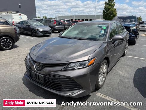 Used 2018 Toyota Camry LE w/ Convenience Package FWD image 2