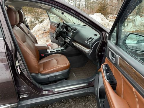 Used 2017 Subaru Outback 2.5i Touring image 11