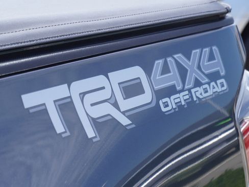Used 2022 Toyota Tacoma TRD Off-Road w/ TRD Premium Off Road Package AWD/4WD image 8