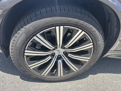 Used 2025 Volvo XC90 B5 Core w/ Protection Package Premier AWD/4WD image 6