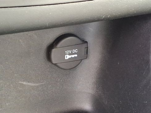 Used 2013 Dodge Avenger SE image 23