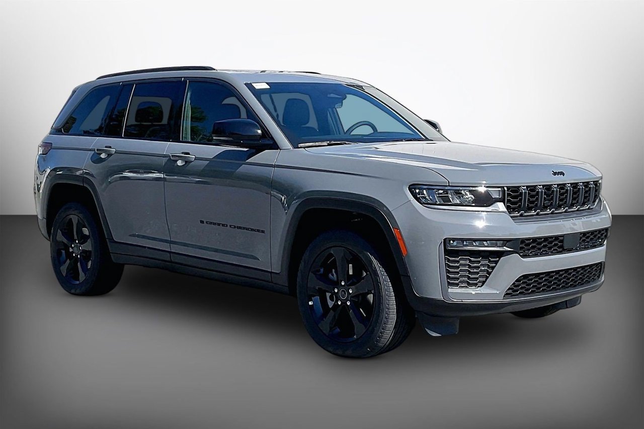 New 2027 Jeep Grand Cherokee Limited w/ Limited Altitude Package RWD image 2
