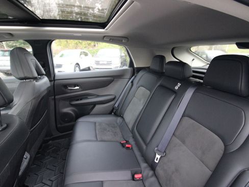 Used 2023 Nissan Ariya FWD image 24