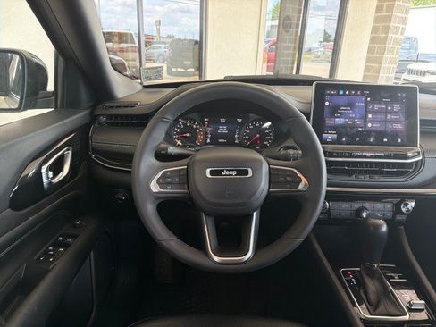 Used 2024 Jeep Compass Latitude w/ Convenience Group AWD/4WD image 15