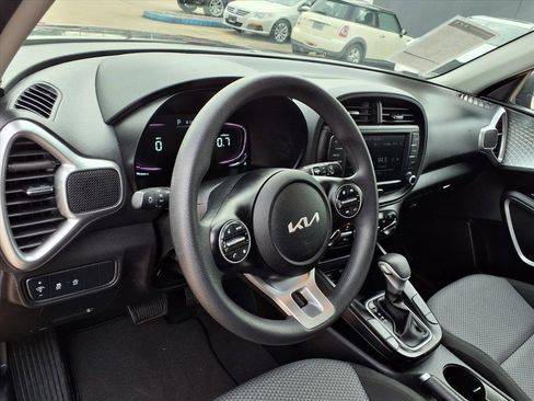 Certified 2023 Kia Soul LX w/ LX Technology Package image 10