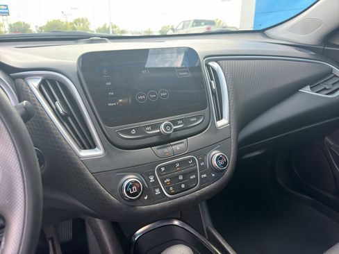 Used 2024 Chevrolet Malibu LT FWD image 13