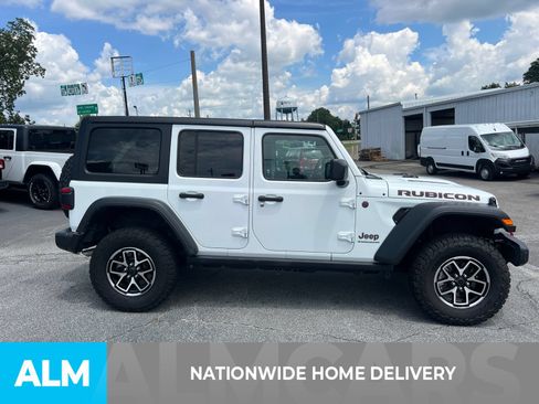Used 2025 Jeep Wrangler Unlimited Rubicon AWD/4WD image 4