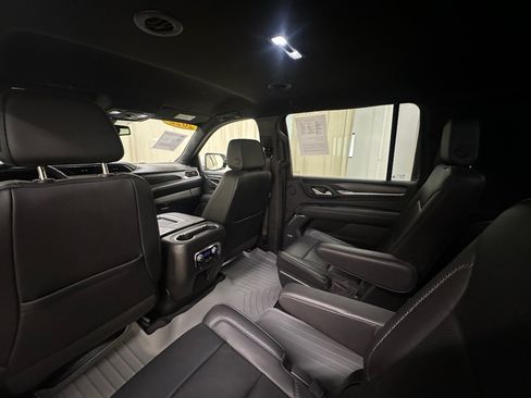 Used 2022 GMC Yukon XL Denali AWD/4WD image 16