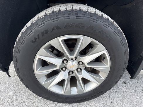 Used 2021 Chevrolet Silverado 1500 High Country w/ Technology Package image 10