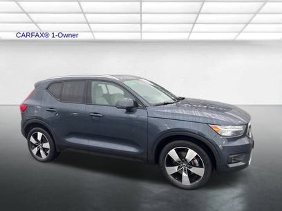 Used 2021 Volvo XC40 T5 Momentum w/ Premium Package