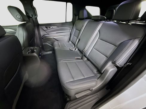Used 2024 Chevrolet Traverse LT w/ LPO, Floor Liner Package FWD image 23