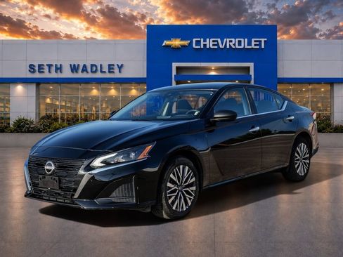 Used 2025 Nissan Altima 2.5 SV AWD/4WD image 3