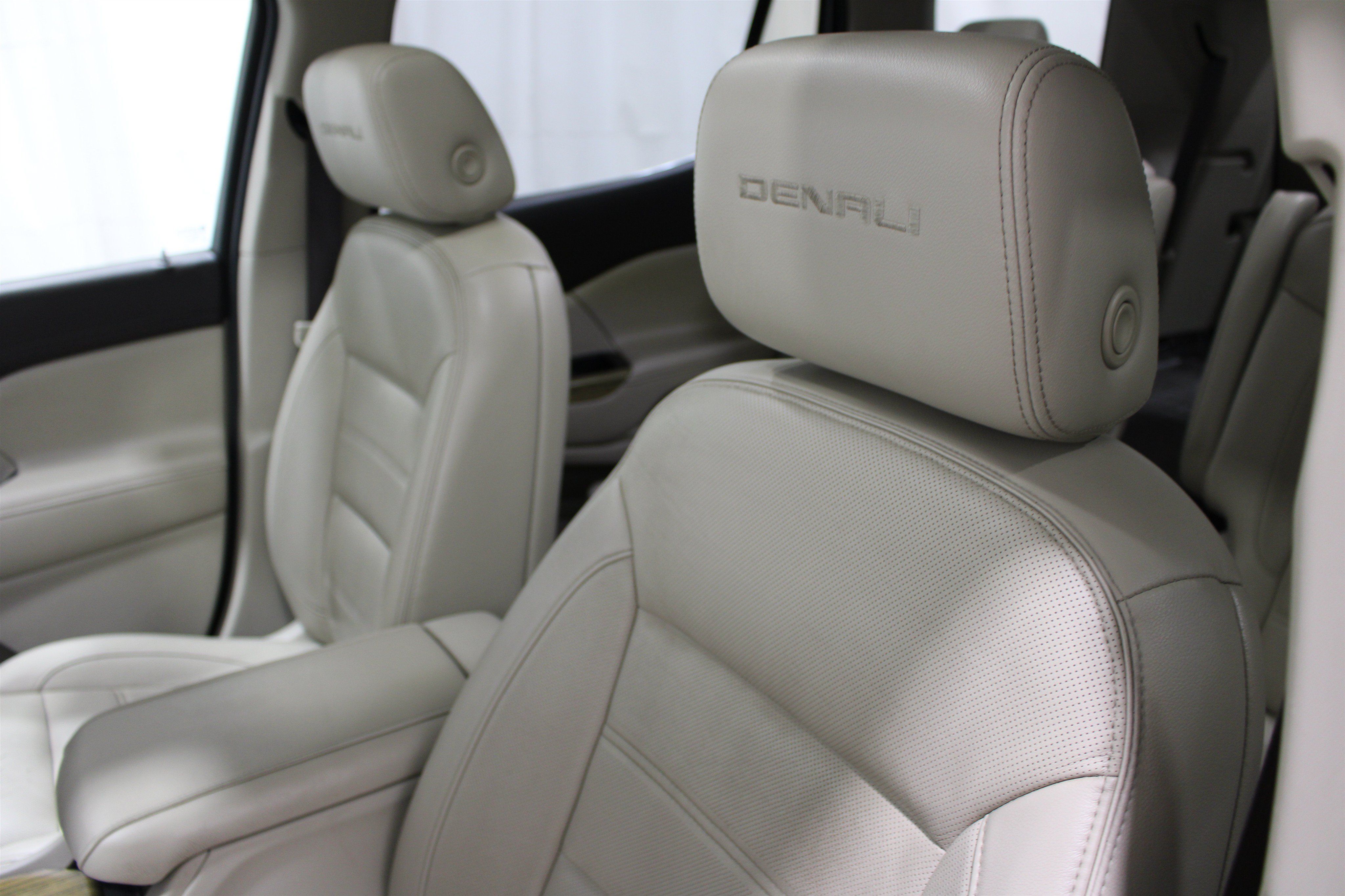 Used 2019 GMC Acadia Denali w/ Technology Package AWD/4WD image 4