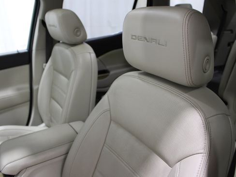 Used 2019 GMC Acadia Denali w/ Technology Package AWD/4WD image 4