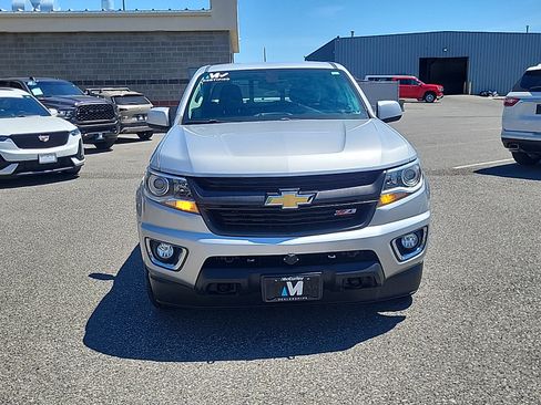 Used 2017 Chevrolet Colorado Z71 AWD/4WD image 2