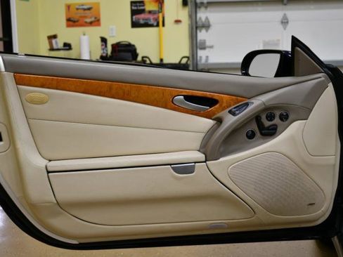 Used 2008 Mercedes-Benz SL 550 w/ P1 Pkg image 24