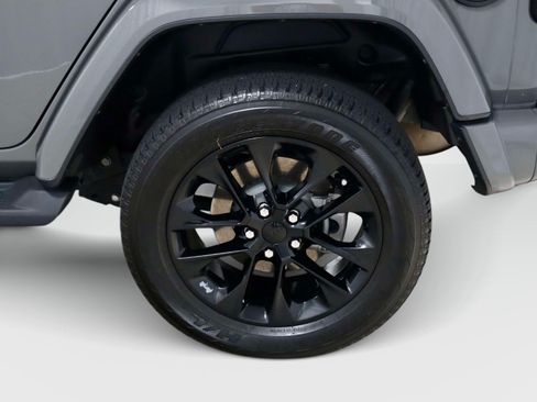 Used 2022 Jeep Wrangler Unlimited Sahara AWD/4WD image 9