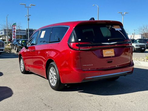 Used 2024 Chrysler Pacifica Touring-L FWD image 4