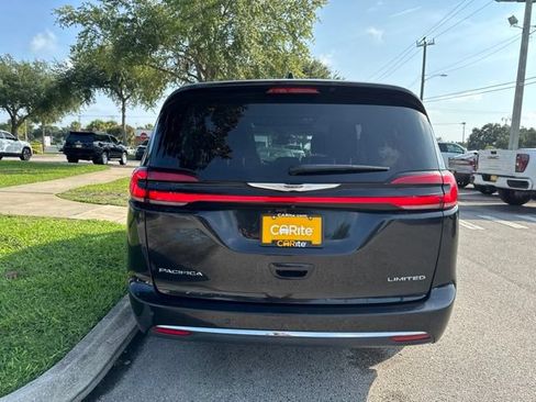 Used 2023 Chrysler Pacifica Limited FWD image 6