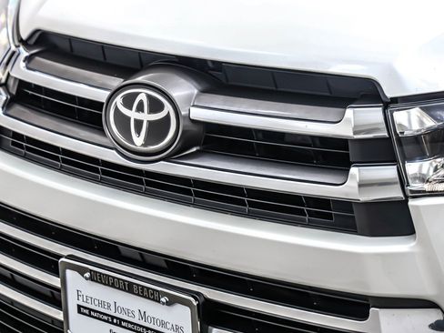 Used 2019 Toyota Highlander Limited image 12