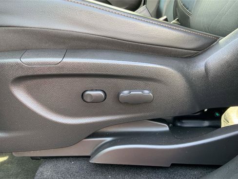 Used 2018 Chevrolet Trax LT w/ LT Convenience Package image 19