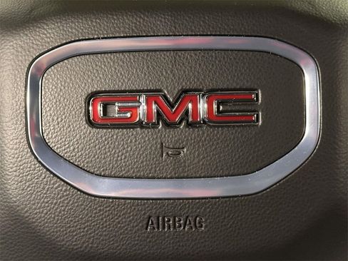 Used 2024 GMC Yukon SLT w/ SLT Luxury Package image 25