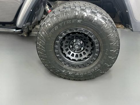 Used 2022 Jeep Gladiator Rubicon w/ LED Lighting Group AWD/4WD image 29
