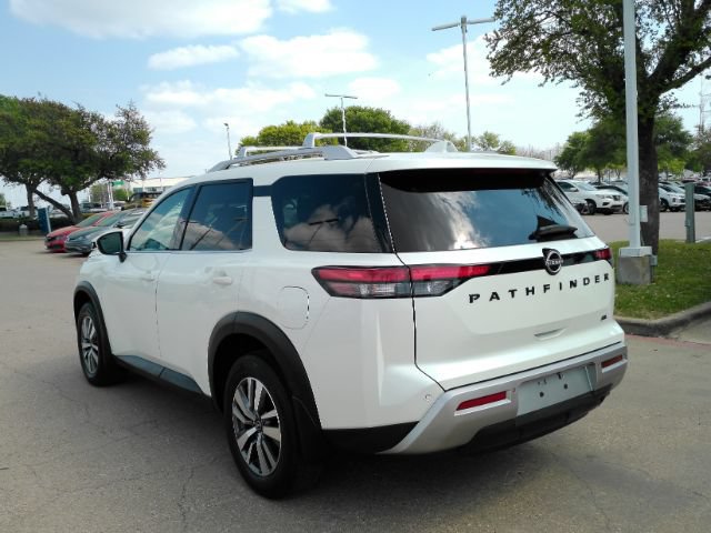 Used 2022 Nissan Pathfinder SL w/ SL Black Package FWD image 12