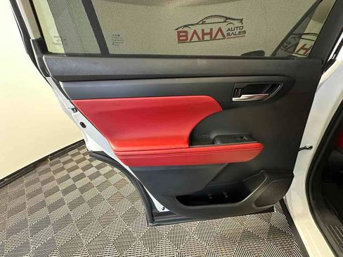 Used 2022 Toyota Highlander XSE image 18