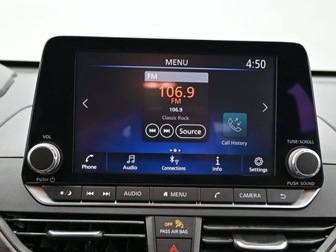 Used 2024 Nissan Altima 2.5 SV FWD image 15