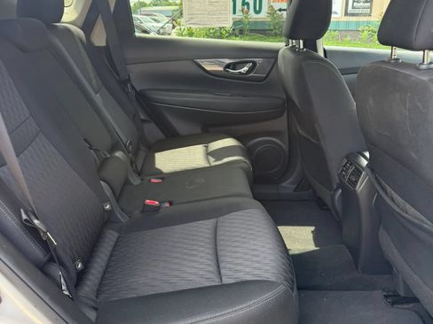 Used 2018 Nissan Rogue SV AWD/4WD image 12
