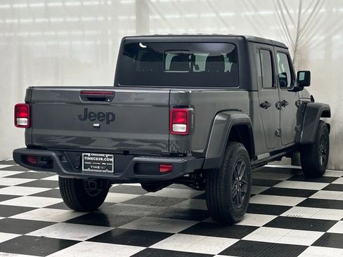 New 2025 Jeep Gladiator Sport image 7
