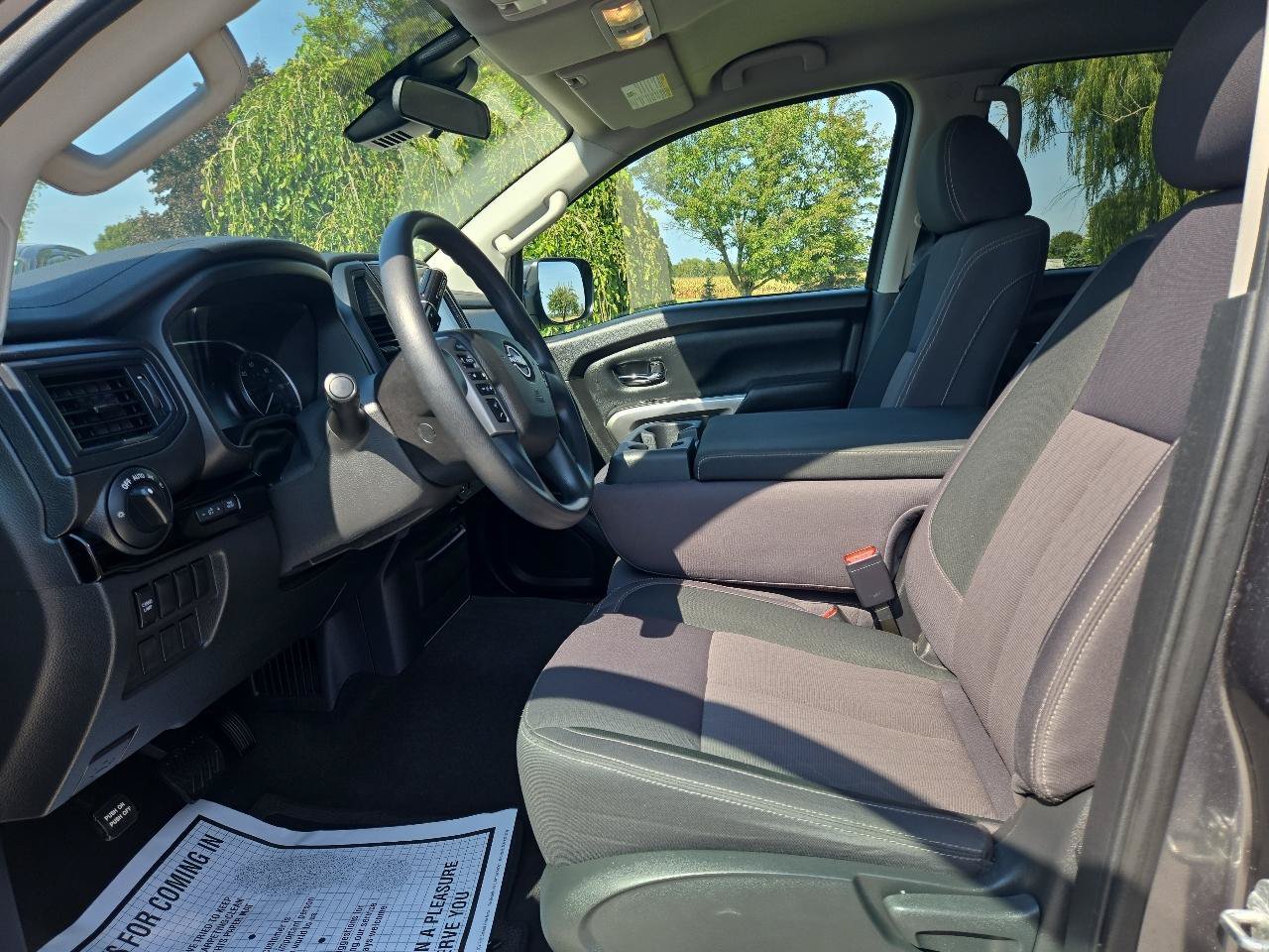 Used 2024 Nissan Titan SV AWD/4WD image 11