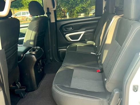 Used 2019 Nissan Titan SV w/ SV Convenience Package RWD image 11
