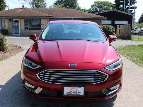 Used 2017 Ford Fusion SE w/ Fusion SE Technology Package AWD/4WD image 3