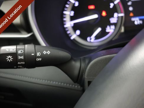 Used 2022 Toyota Highlander XLE AWD/4WD image 28