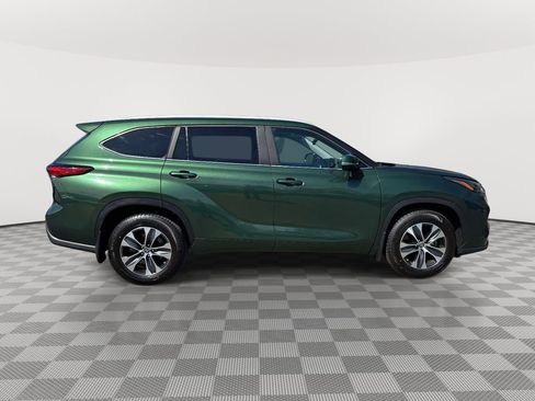 Used 2023 Toyota Highlander XLE AWD/4WD image 8
