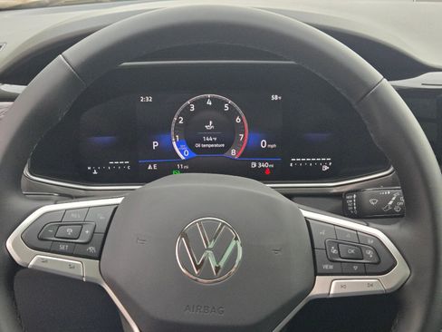 New 2026 Volkswagen Taos SE FWD image 17