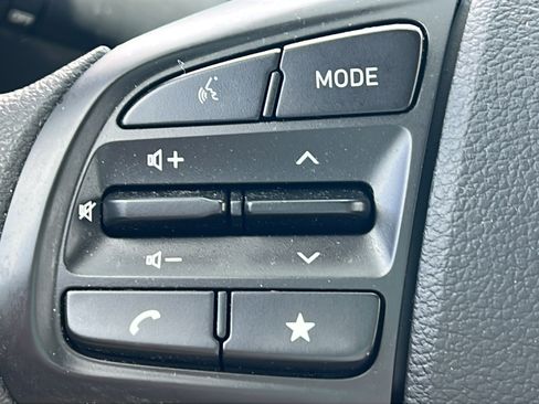 Used 2024 Hyundai Venue SE FWD image 19