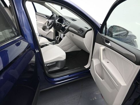 Used 2022 Volkswagen Tiguan SE image 16