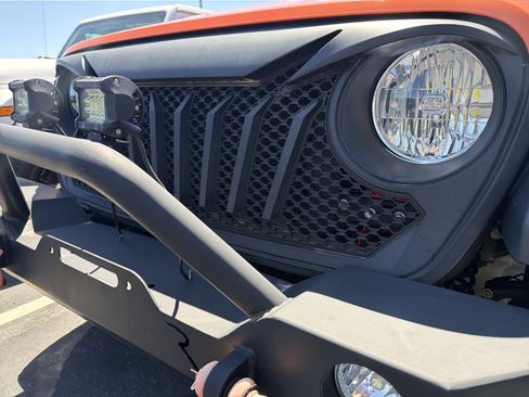 Certified 2018 Jeep Wrangler Sport AWD/4WD image 4