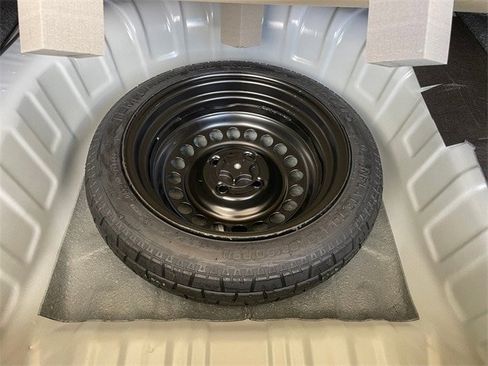 New 2025 Nissan Versa SR w/ Trunk Package image 18