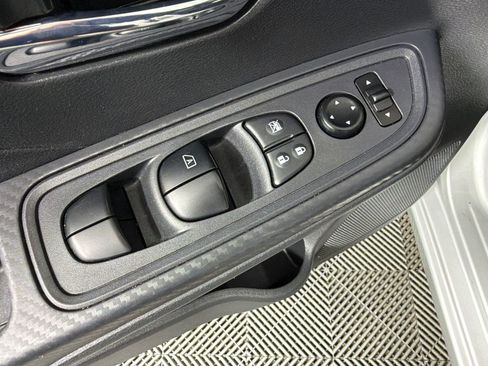 Used 2024 Nissan Versa SV FWD image 24