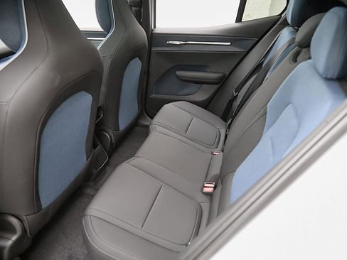 Certified 2025 Volvo EX30 Ultra w/ Climate Package image 21